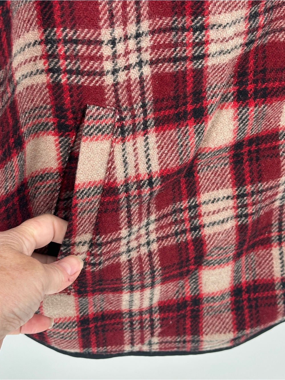 Men’s XL Woolrich Red and Cream Plaid Sherpa-Lined Zip Vest Cozy Outdoor - Picture 3 of 8